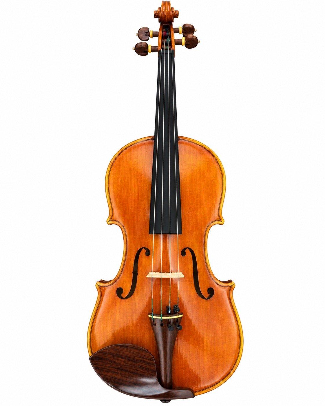 Violino artesanal visto de frente sobre fundo claro